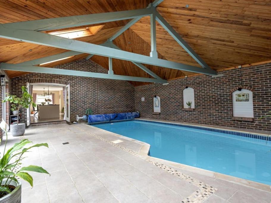 Large Coastal Cottage, Private Indoor Pool, Hut Tub, Sauna And Steam Pod Weymouth Exterior foto