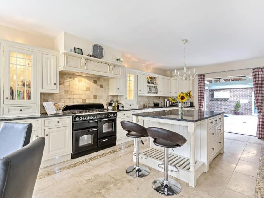 Large Coastal Cottage, Private Indoor Pool, Hut Tub, Sauna And Steam Pod Weymouth Exterior foto